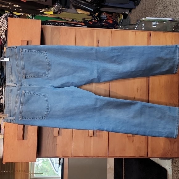 NWOT No Boundaries: Distressed Slim Fit Jeans, light-wash, 32x30 - Picture 5 of 7
